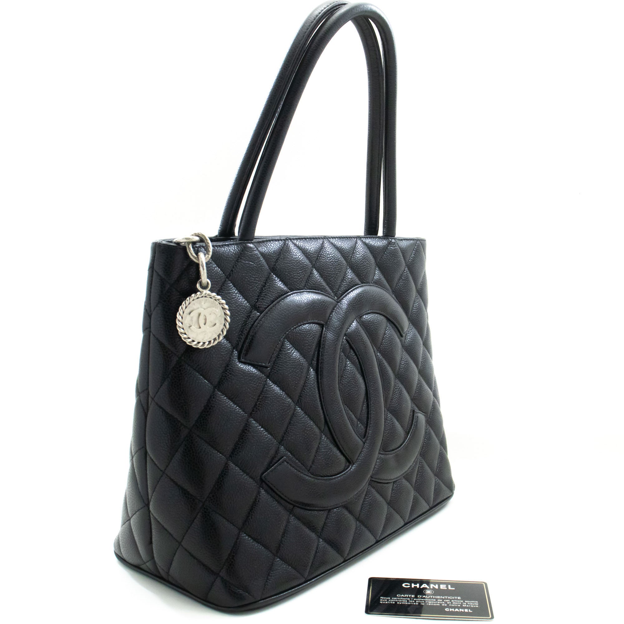 Chanel Medaillon