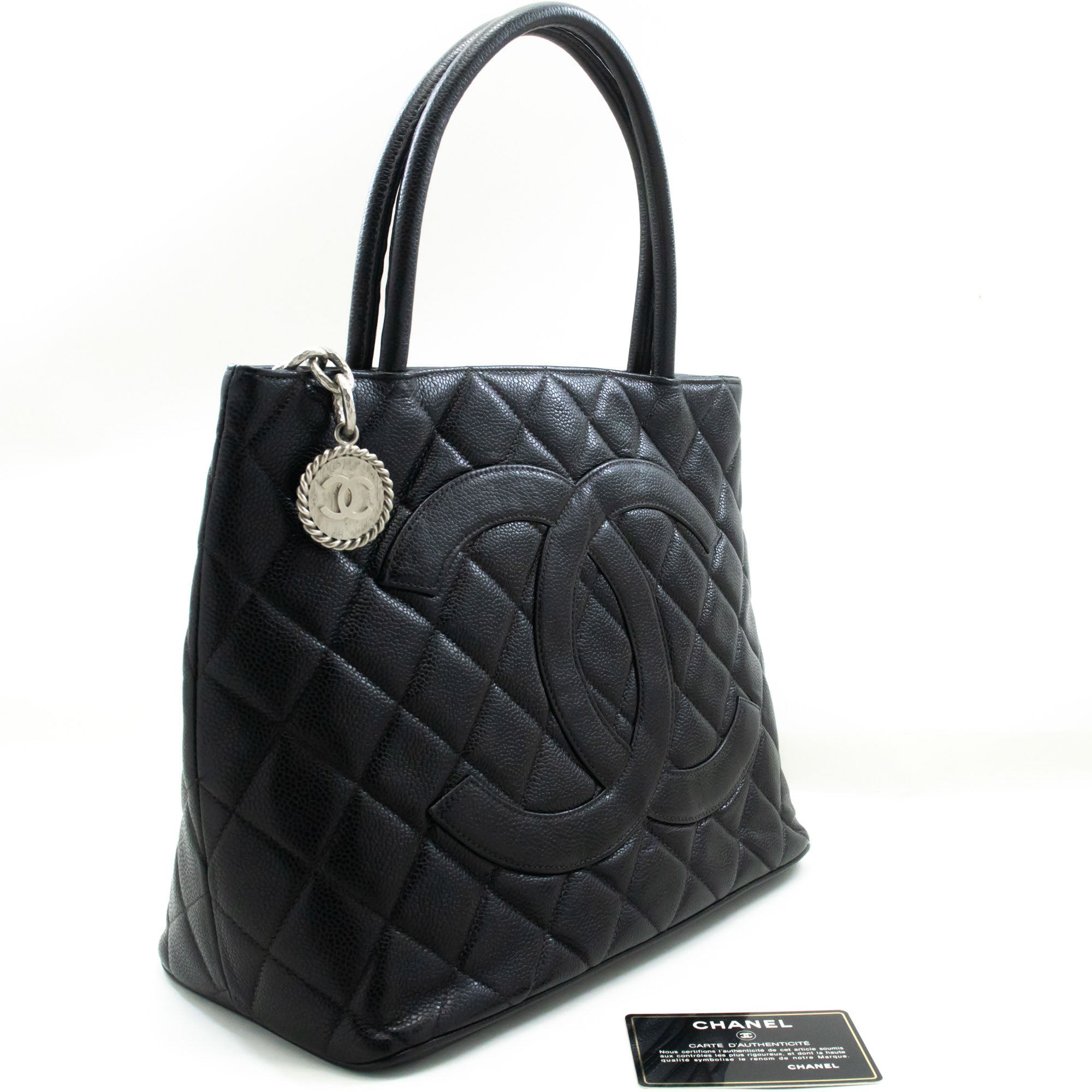 Chanel Medaillon