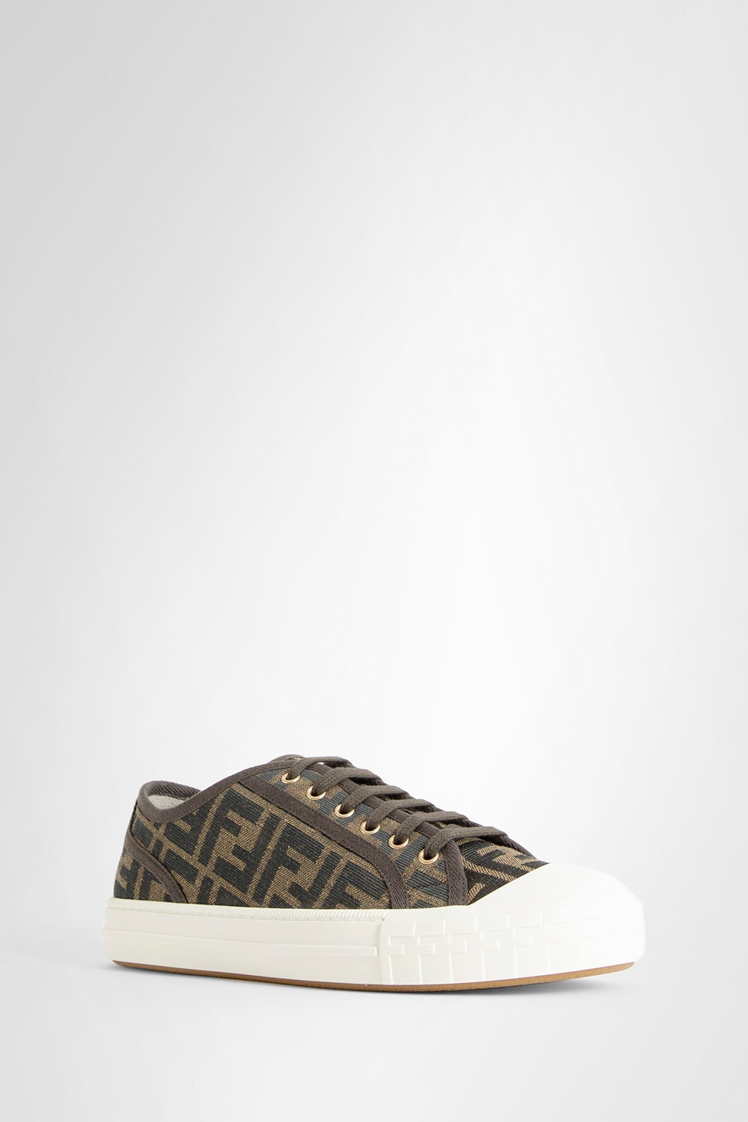 domino sneakers