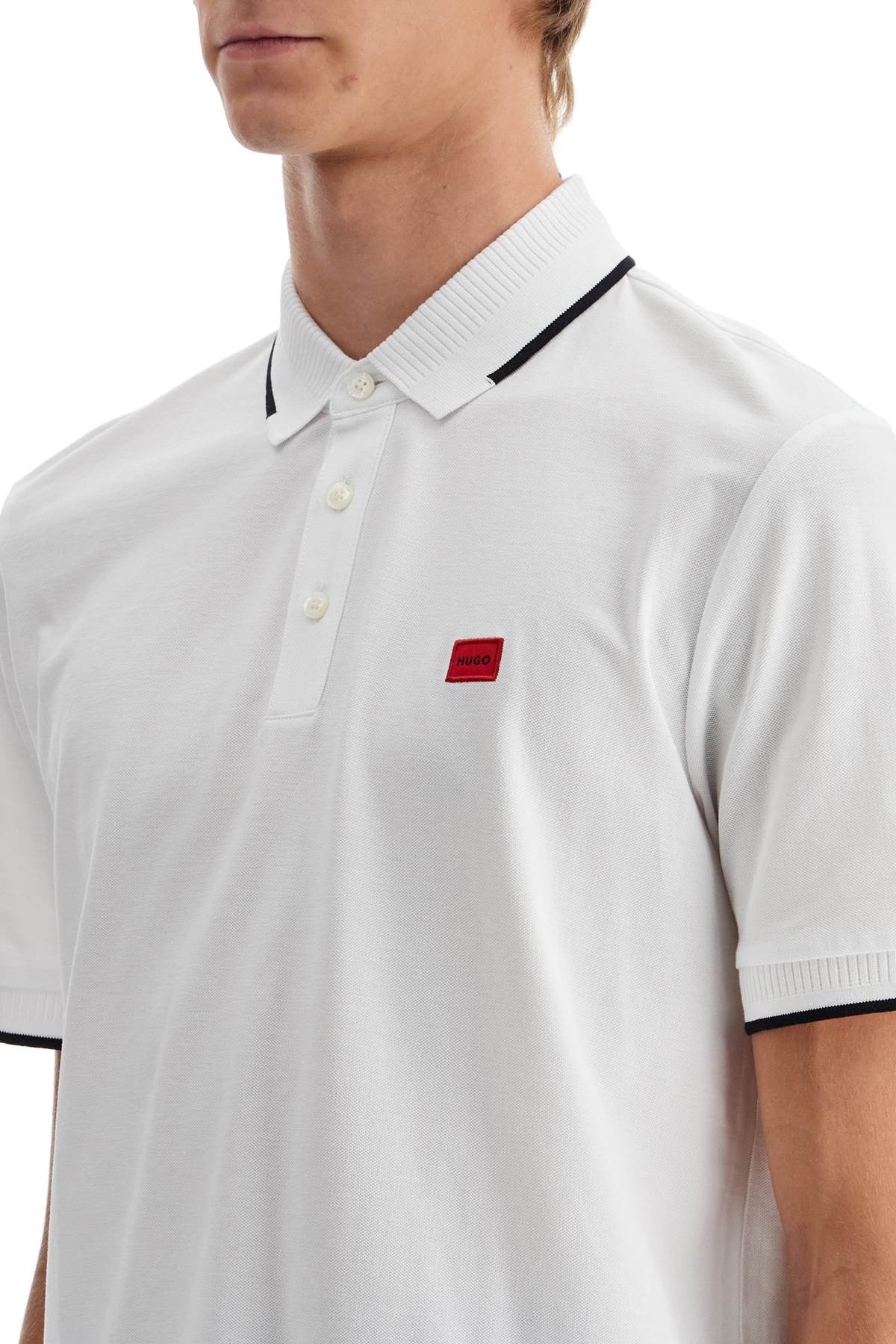 polo shirt with contrasting finishing details