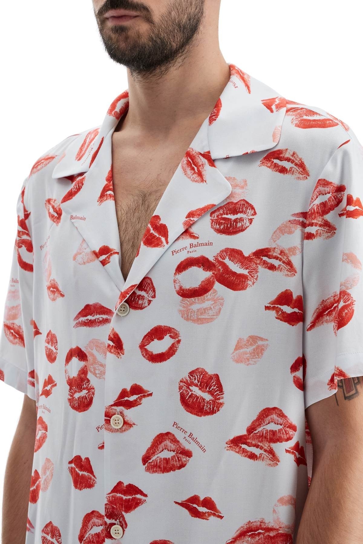 "short-sleeved shirt with all-over