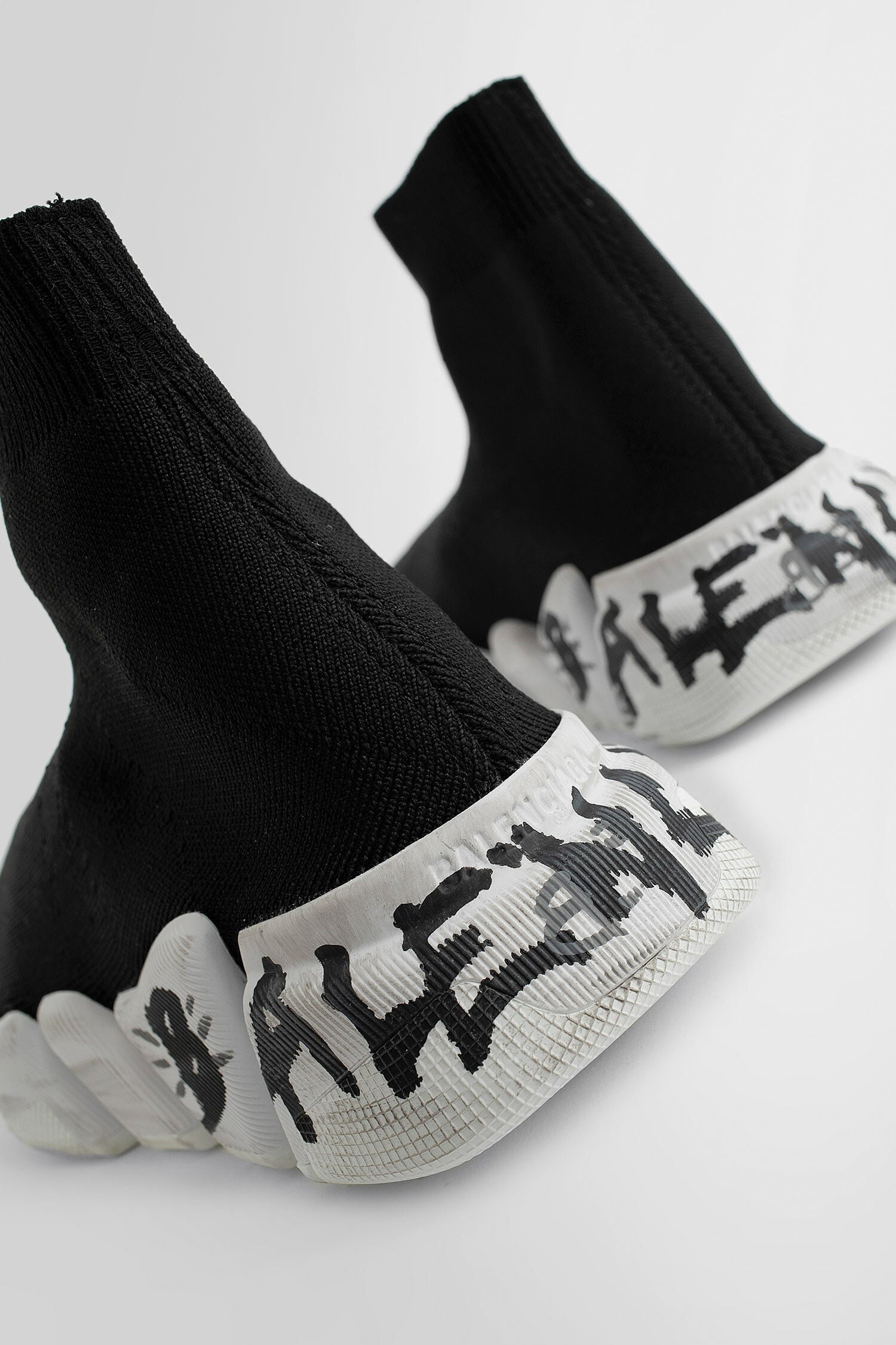 Speed 2.0 Graffiti Sneakers