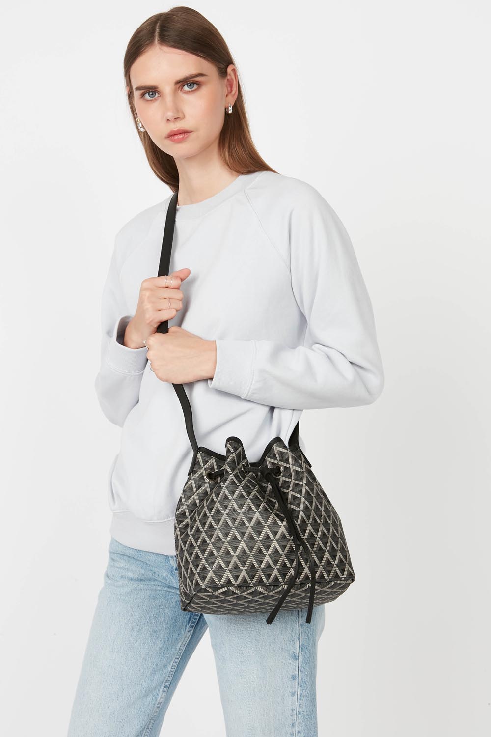 Bucket bag – NOIR
