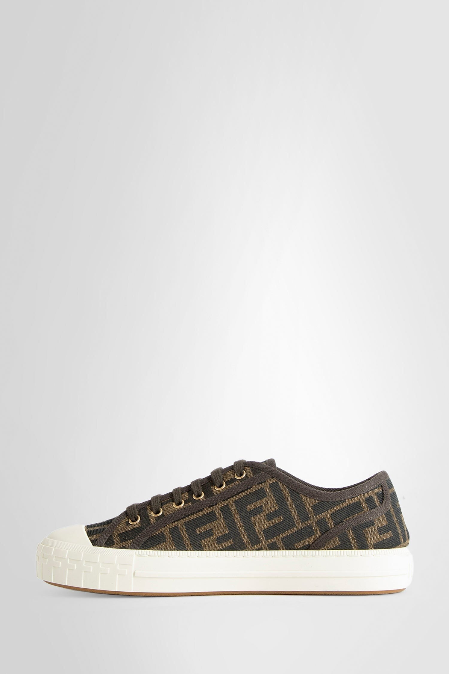 domino sneakers