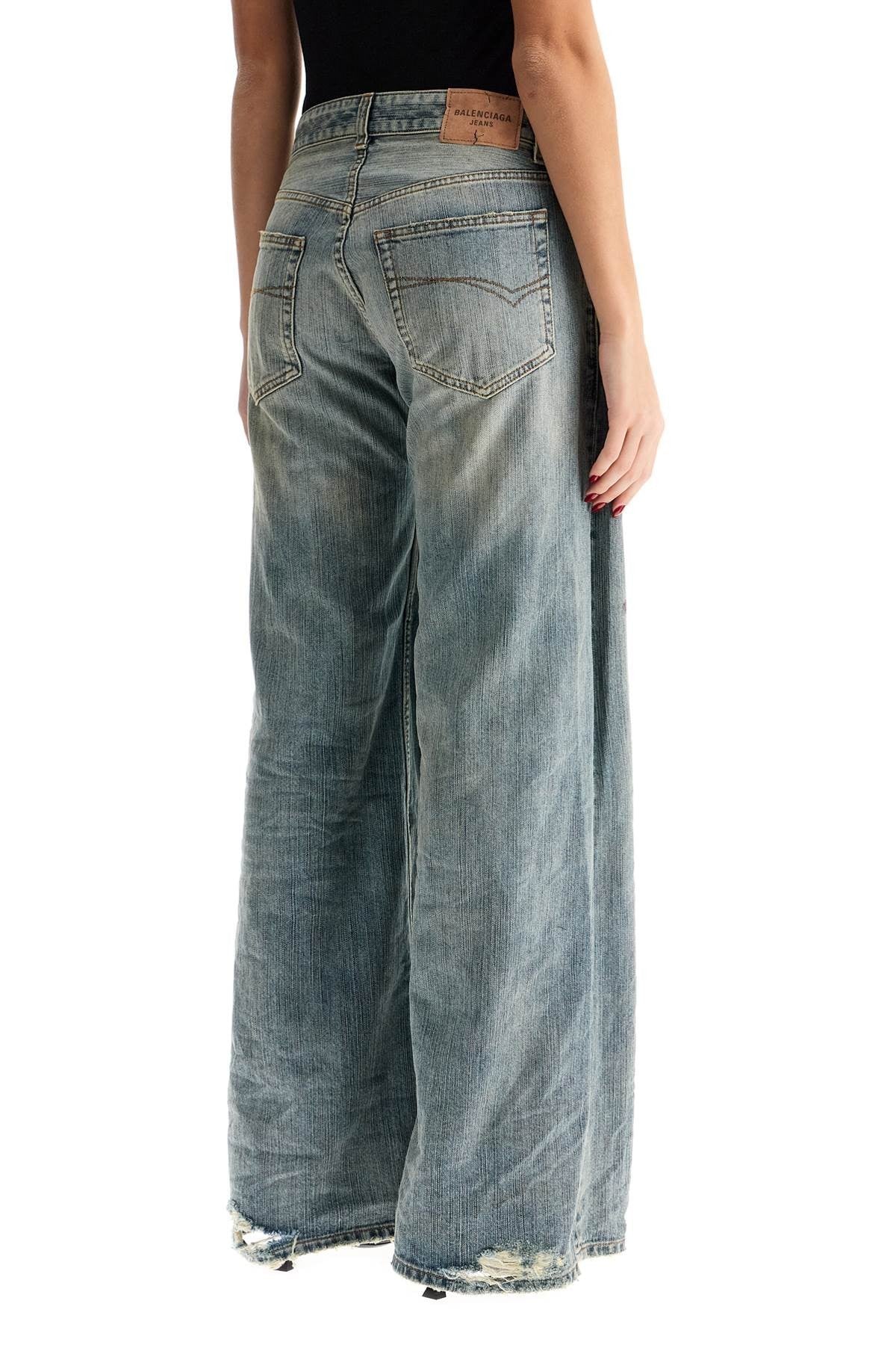 low-waisted baggy jeans