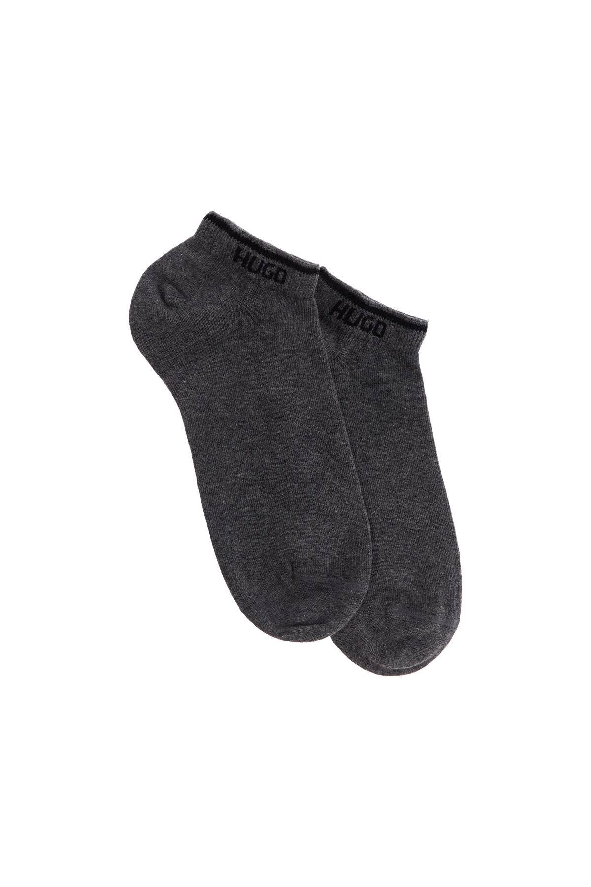 medium grey breathable slim fit socks with logo