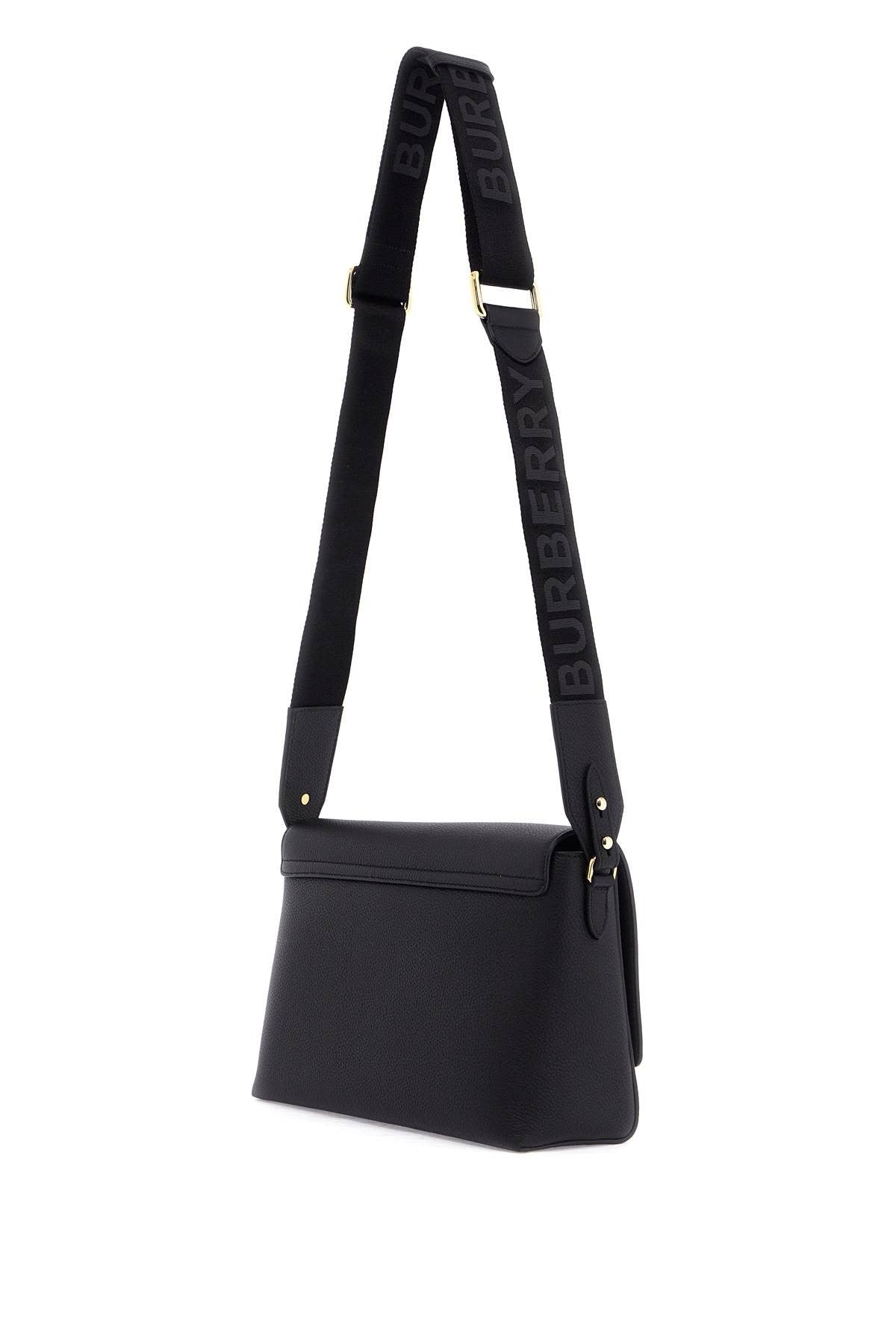 'medium-sized shoulder bag with average