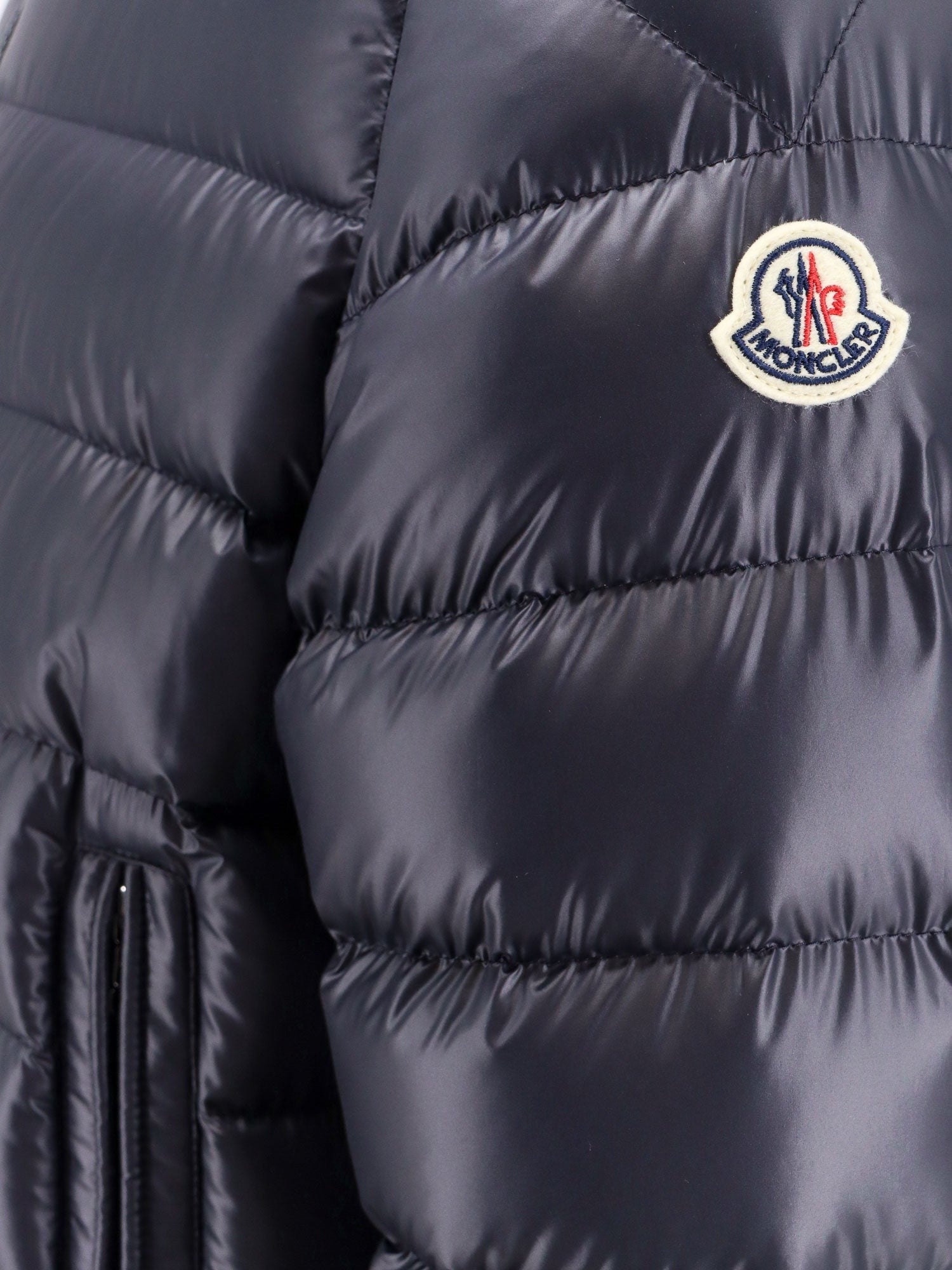 Moncler Besines